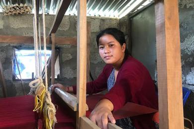 ढाका बुनेर आत्मनिर्भर बन्दै तनहुँका उद्यमी